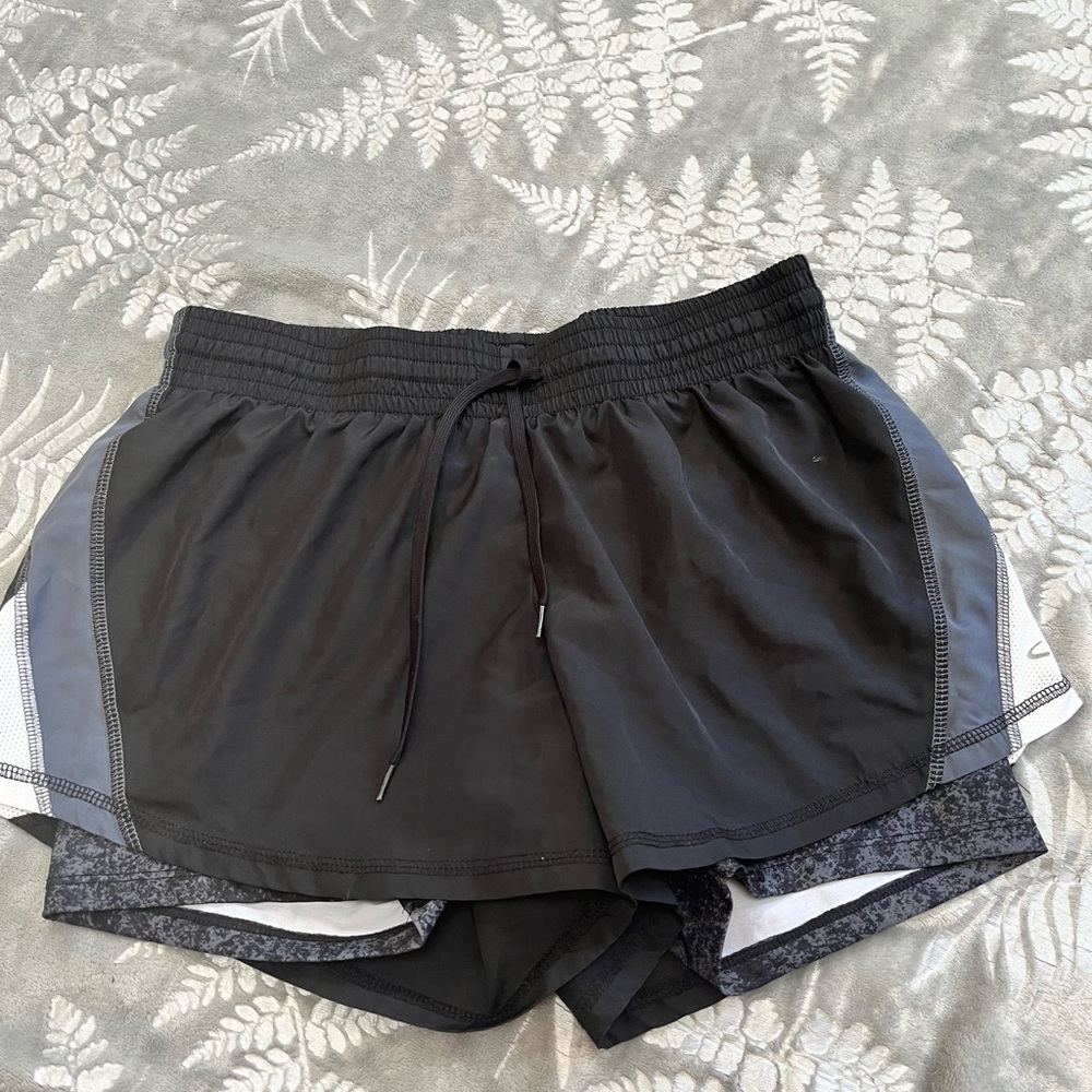 Duo dry champion size medium carbon black gray and white active shorts